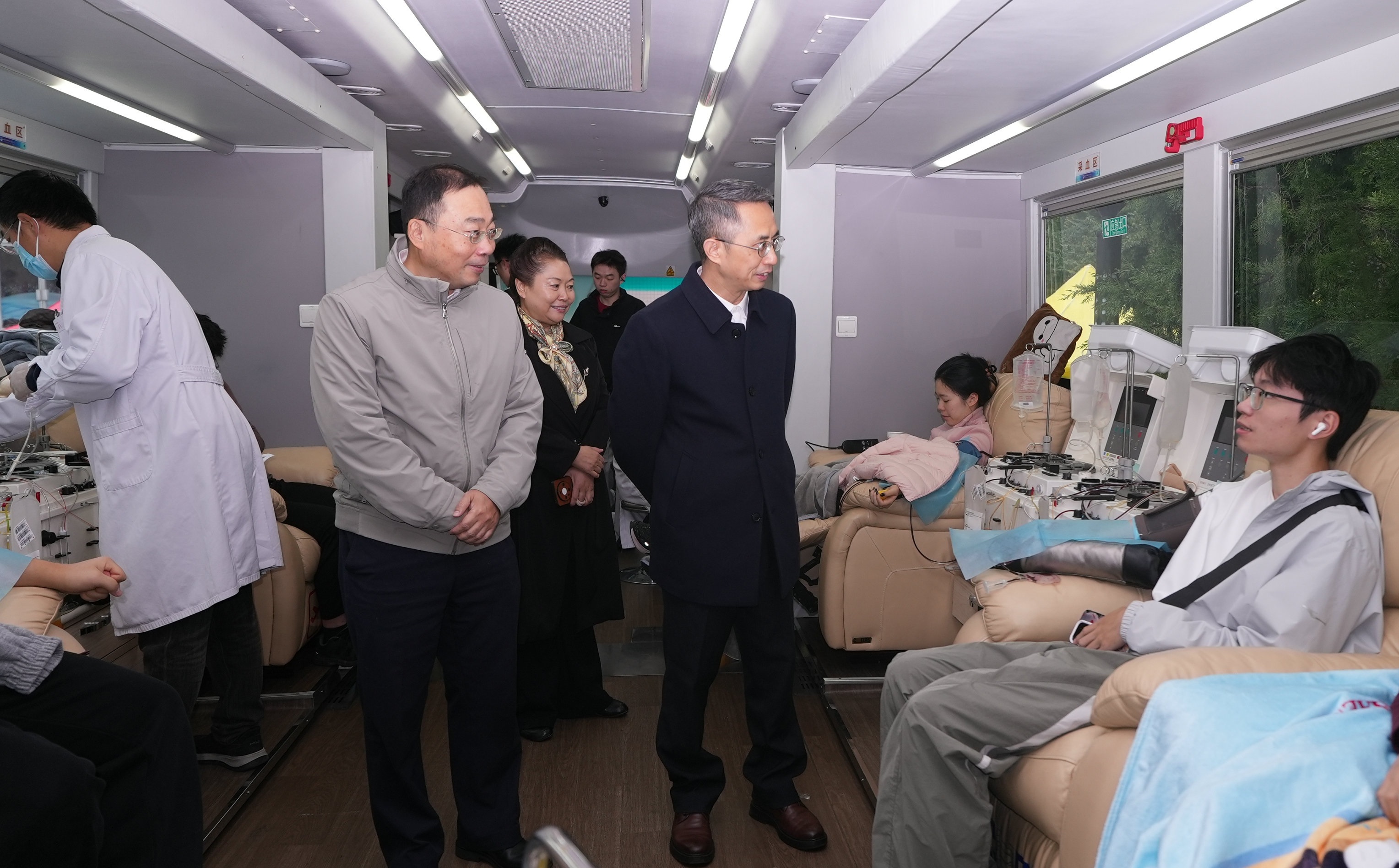 2-北京市红十字会和我校领导慰问2.jpg